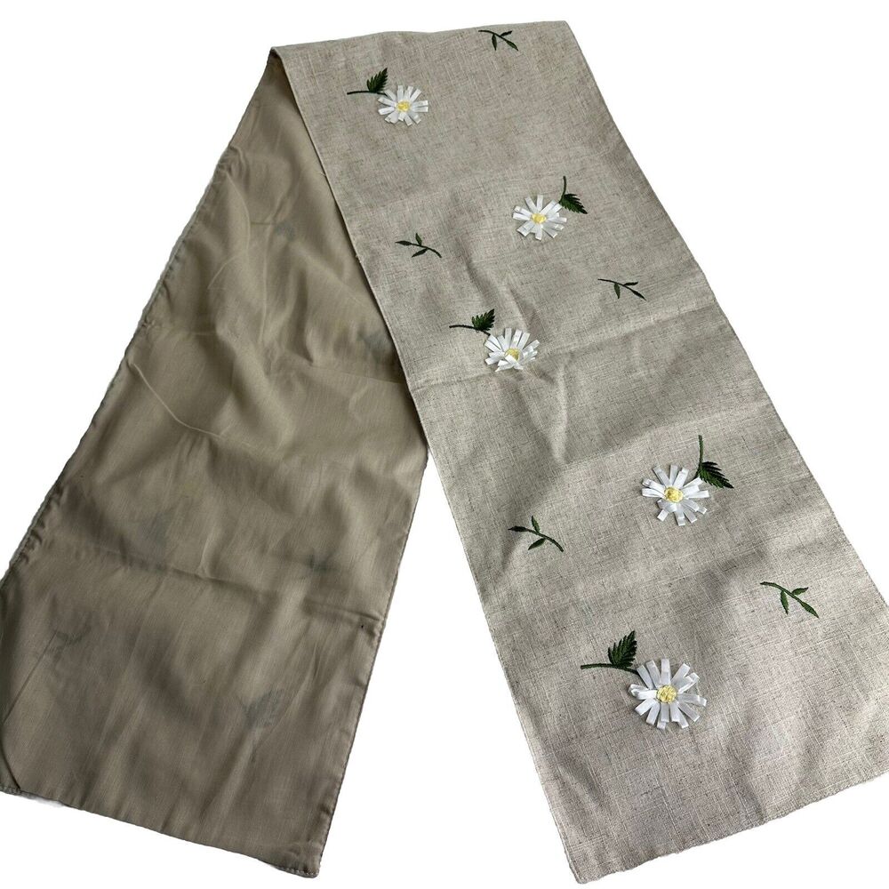 bittersweet inn 3D daisy flowers floral design table runner